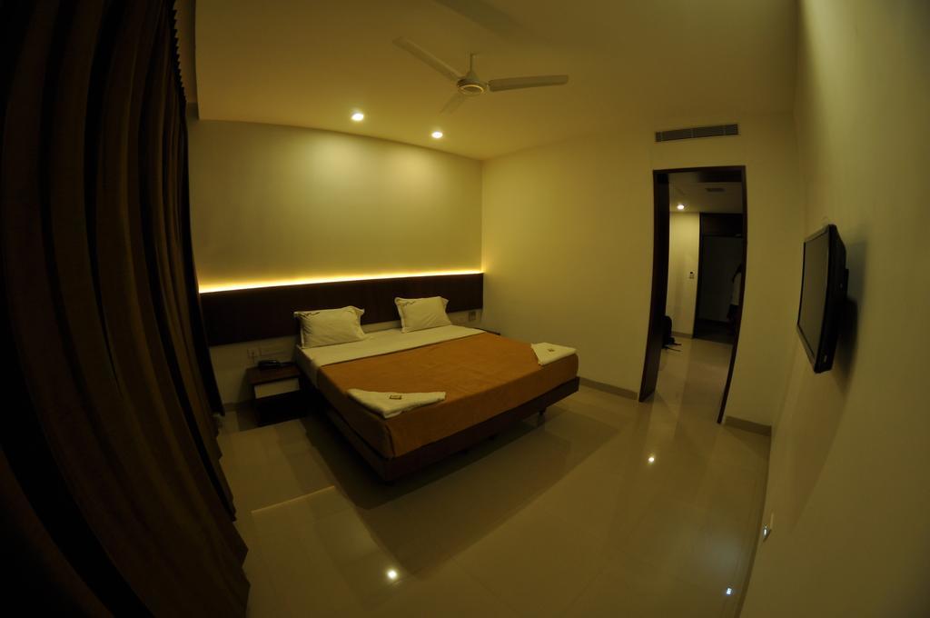 Vijey Hotels Tiruchirappalli Værelse billede