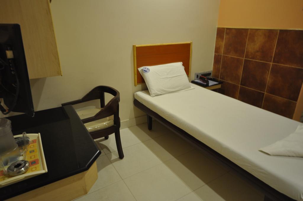 Vijey Hotels Tiruchirappalli Værelse billede