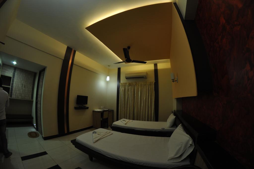 Vijey Hotels Tiruchirappalli Værelse billede